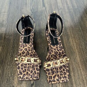 Good American Leopard Sandals with Gold Chain New - Just Not In Box.